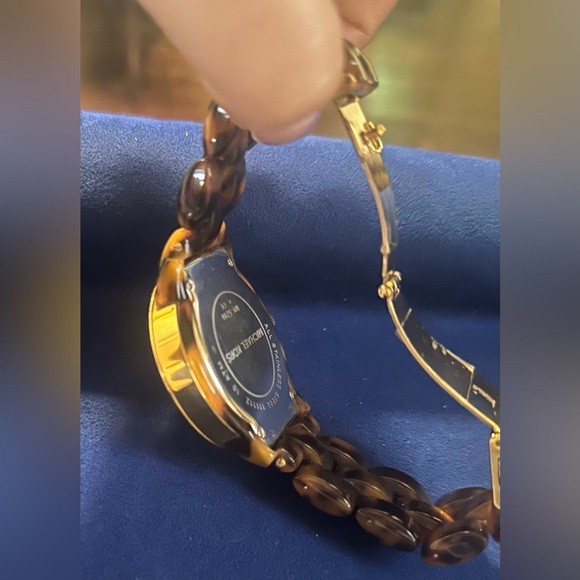 MICHAEL KORS
Tortoise Acrylic Brown Dial Ladies Watch
Item No. MK5216/no case - Picture 7 of 9